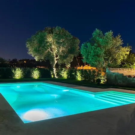Incantevole Con Piscina Villa