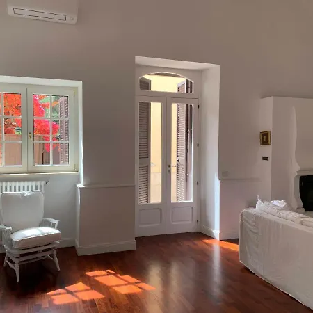 Incantevole Con Piscina Villa